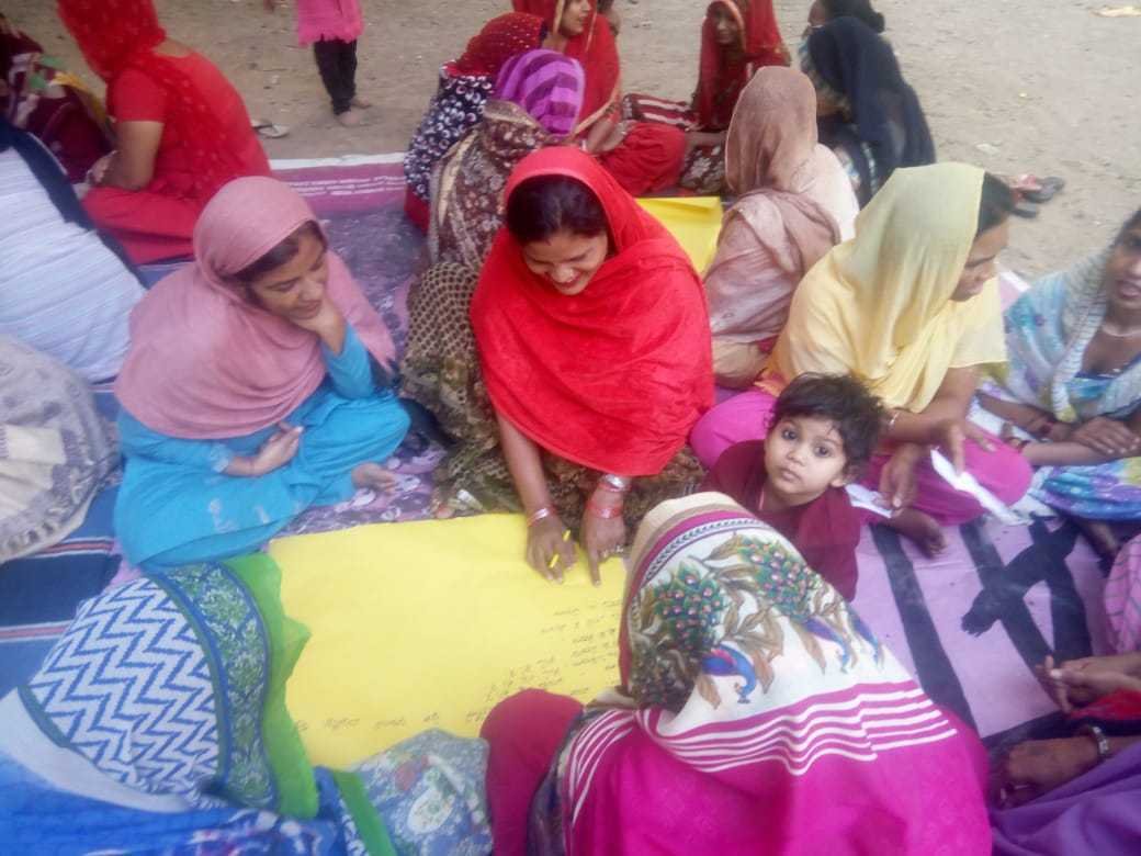 Training-workshop-with-women-workers