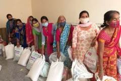 Distribution-of-dry-ration-to-slum-families